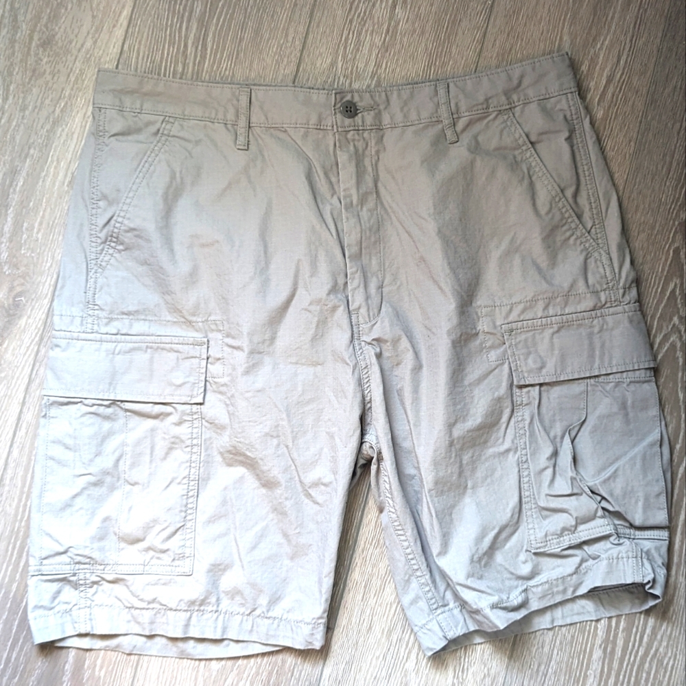 Levi Strauss grey cargo shorts